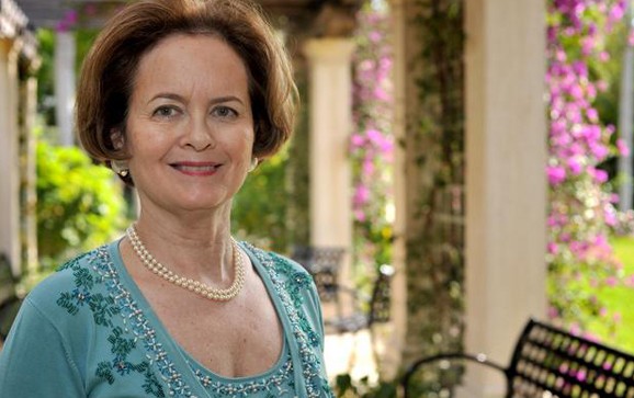 Debbie Stapleton Named 2011’s Dame de l’Annee